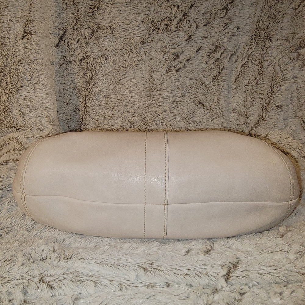 Coach cream colored bag. - Picture 3 of 12